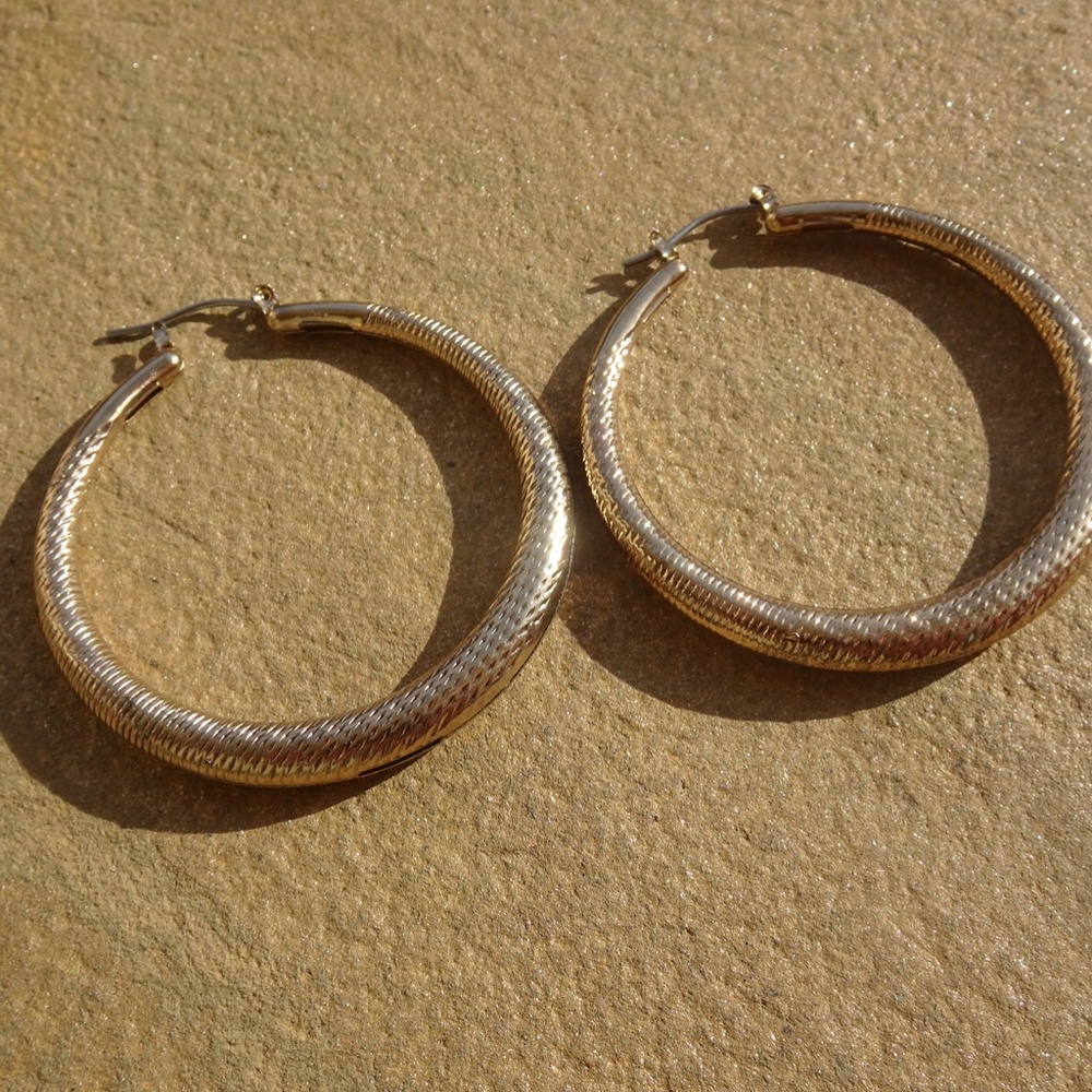 Textured Gold Tone Summer Boho Hippie Hoop Statement Earrings - Picture 4 of 7
